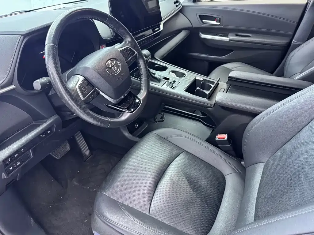 Toyota Sienna — фото 2