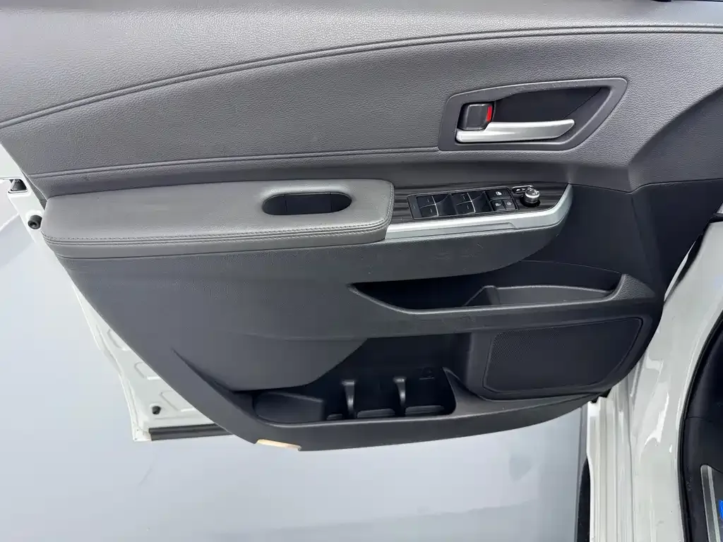 Toyota Sienna — фото 7