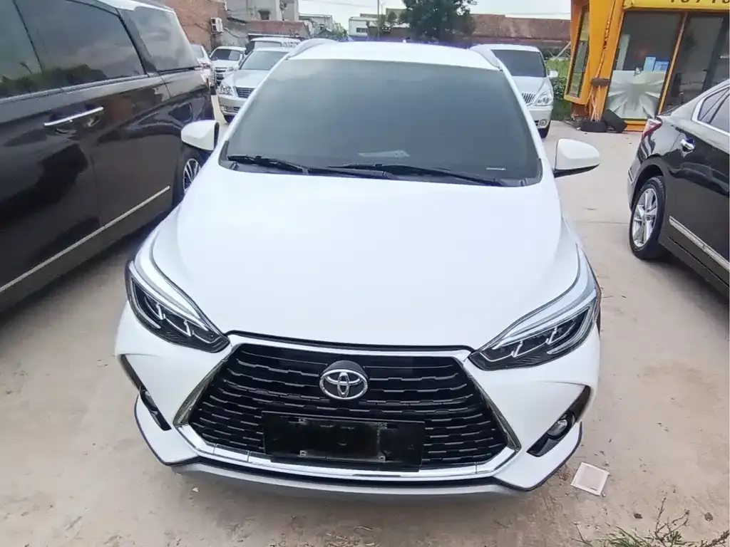 Toyota Yaris L — фото 9