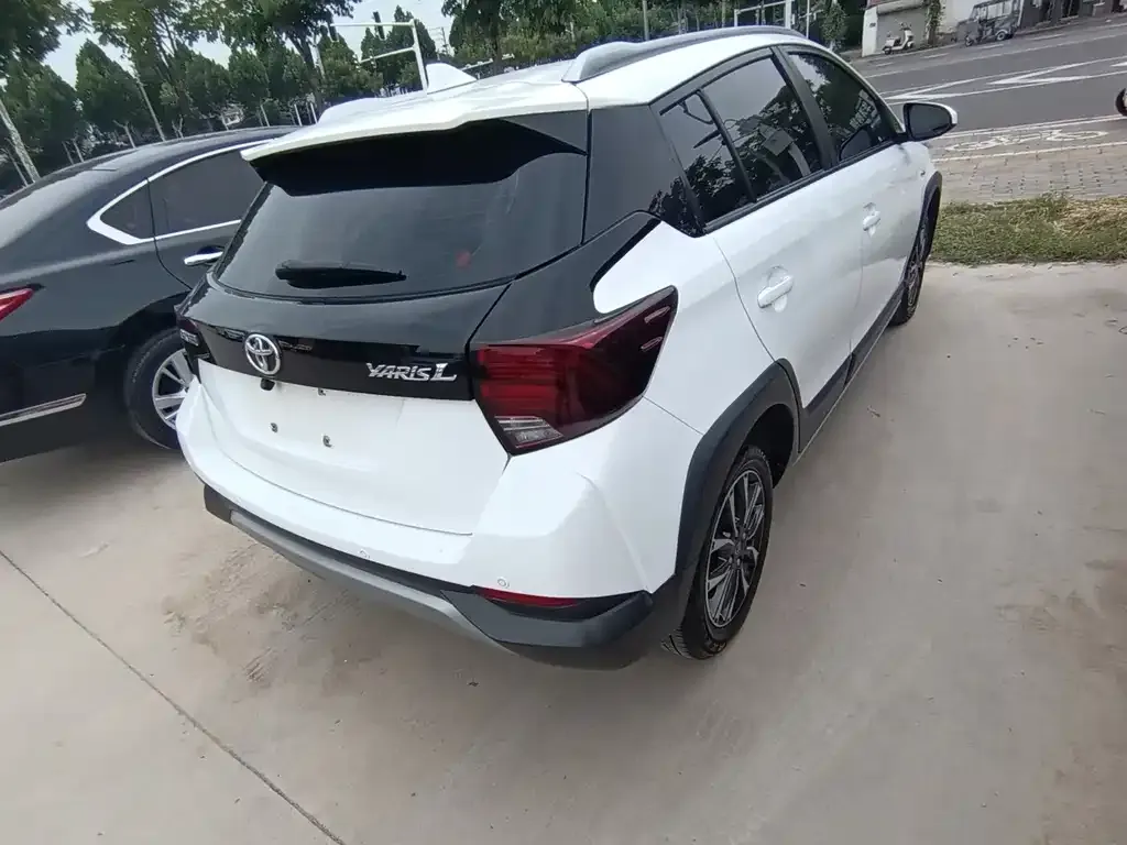 Toyota Yaris L — фото 6