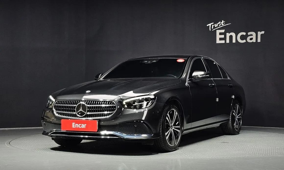 Mercedes-Benz E-Class — фото 1