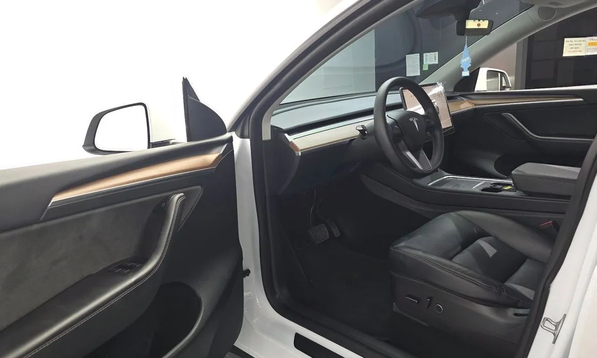 Tesla Model Y — фото 8