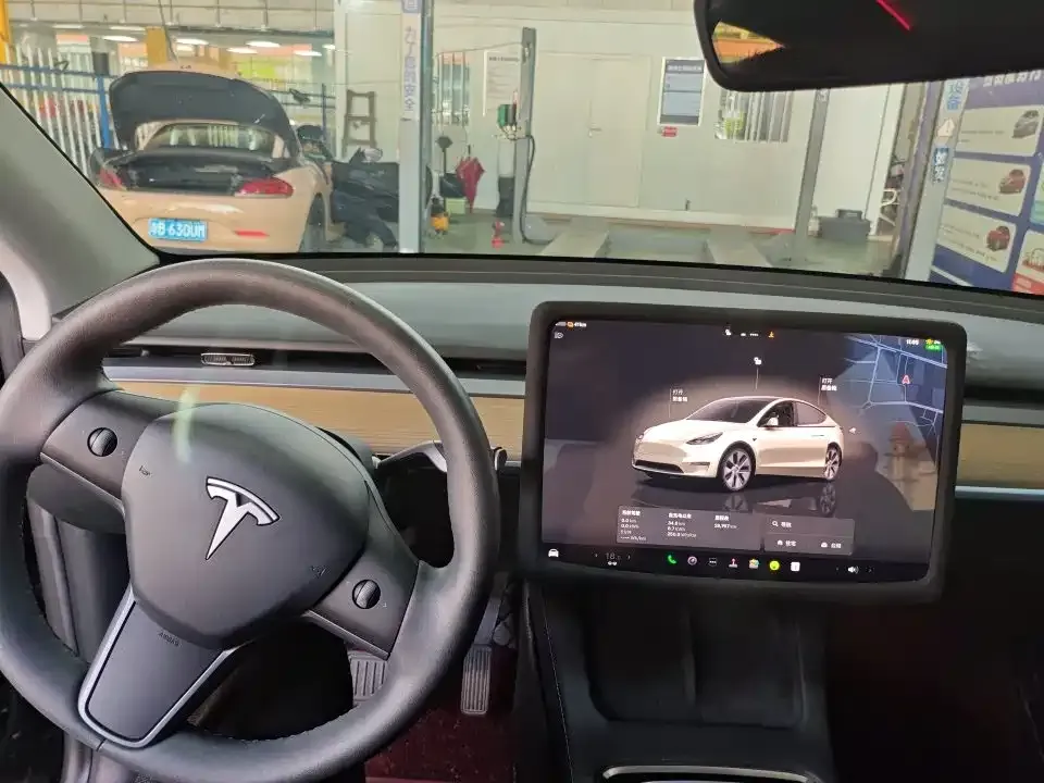 Tesla Model Y — фото 4