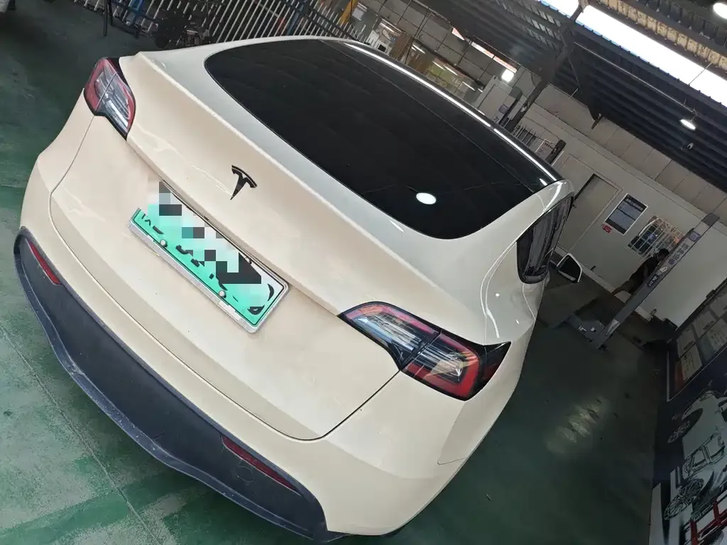 Tesla Model Y — фото 8