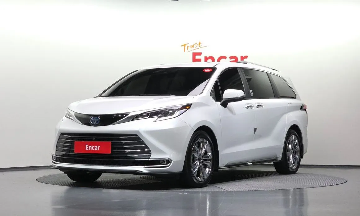 Toyota Sienna — фото 1