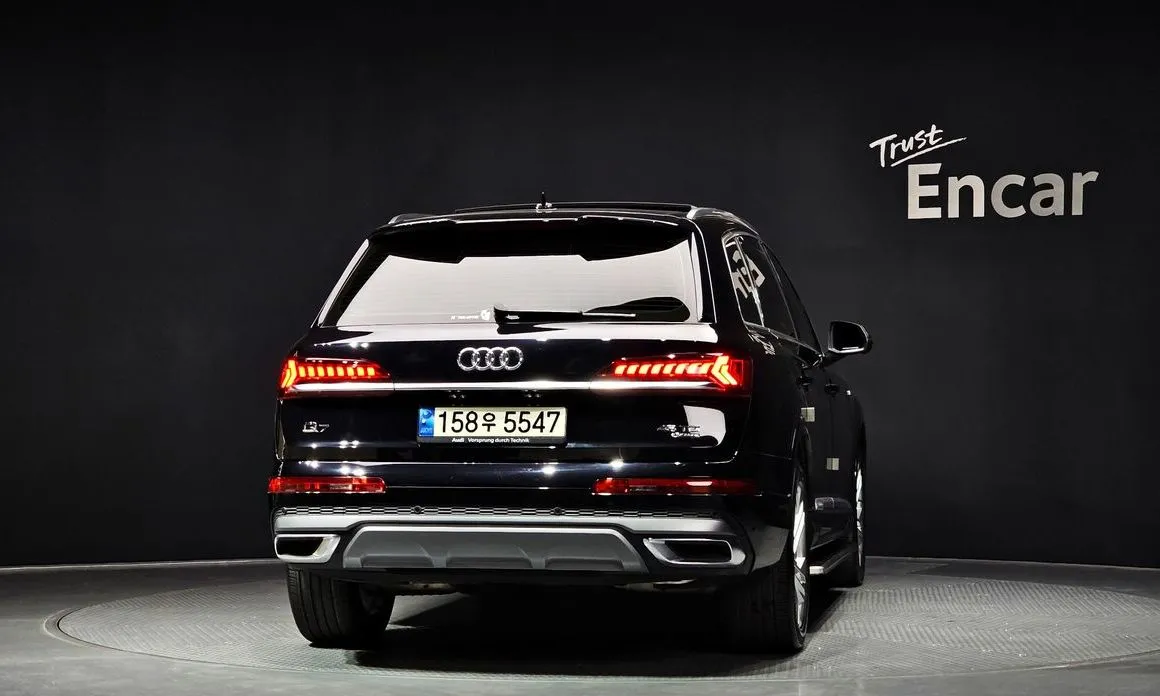 Audi Q7 — фото 6