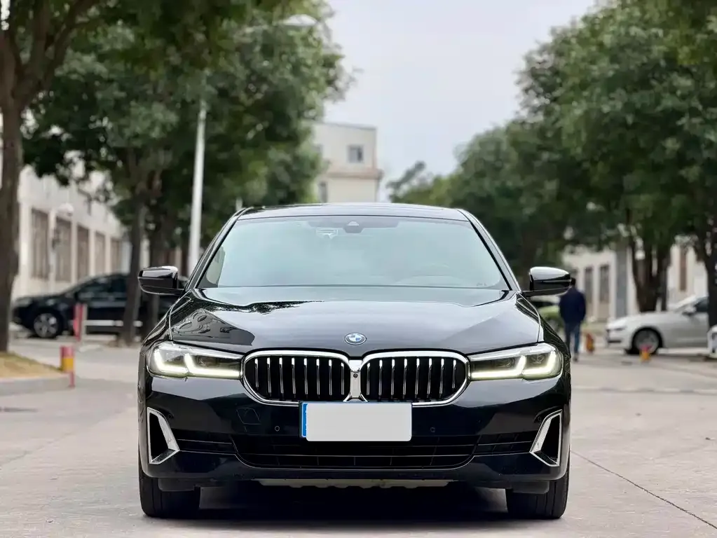 BMW 5 Series — фото 1