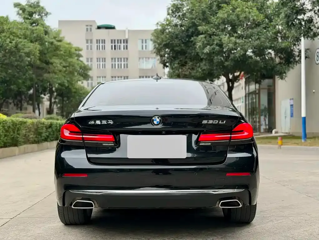 BMW 5 Series — фото 6