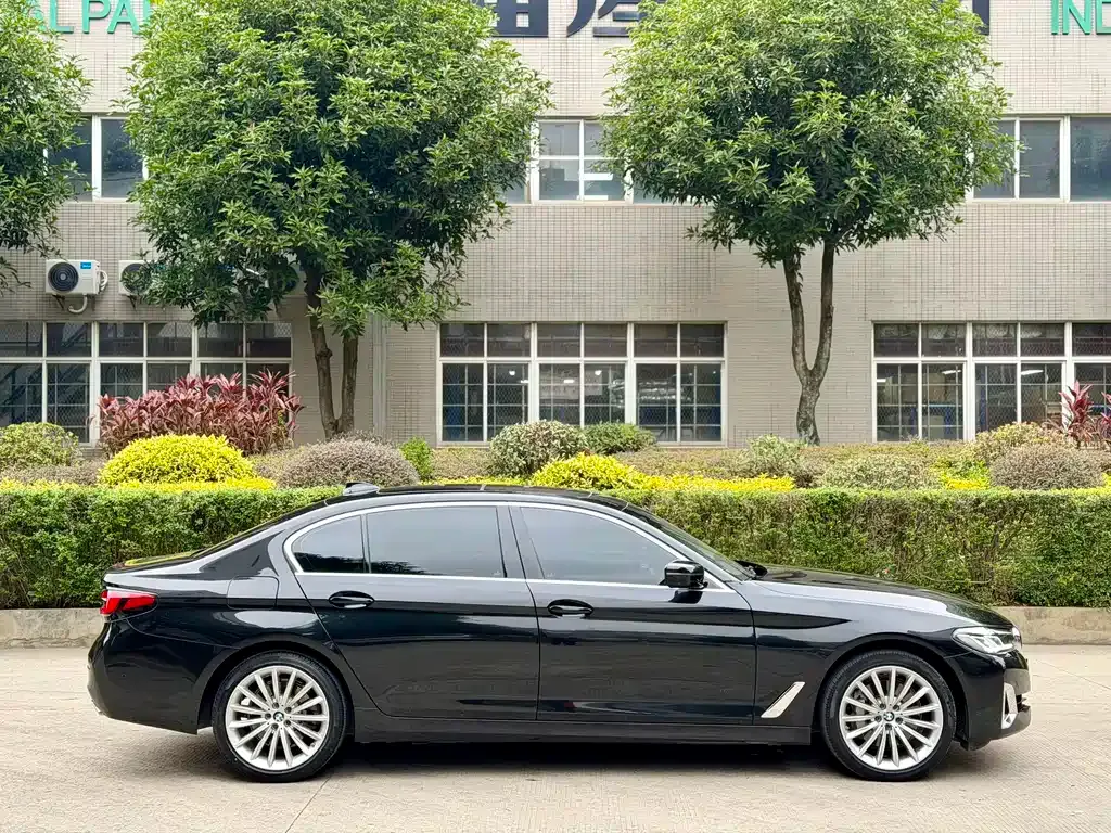 BMW 5 Series — фото 10