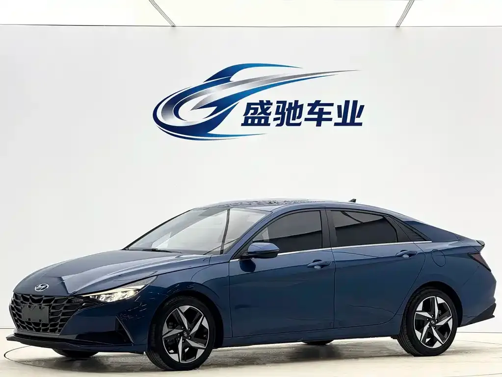 Hyundai Elantra — фото 1