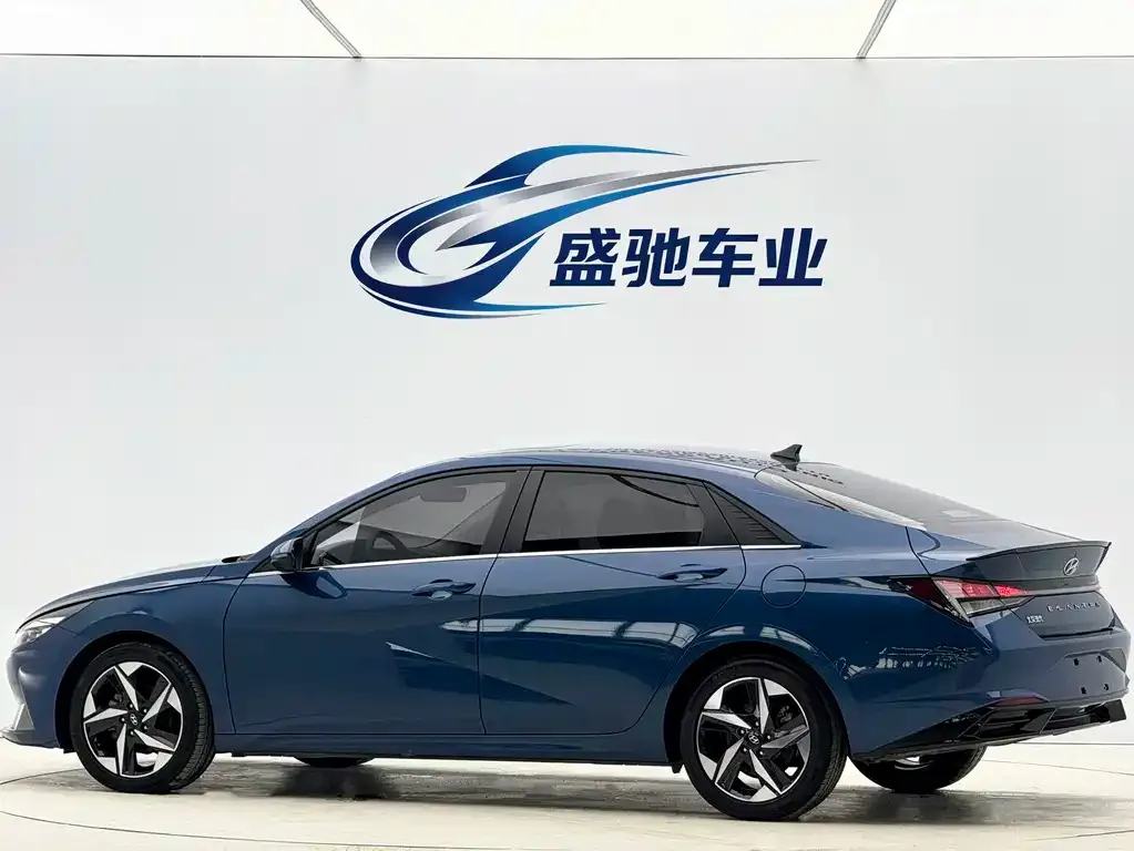 Hyundai Elantra — фото 5