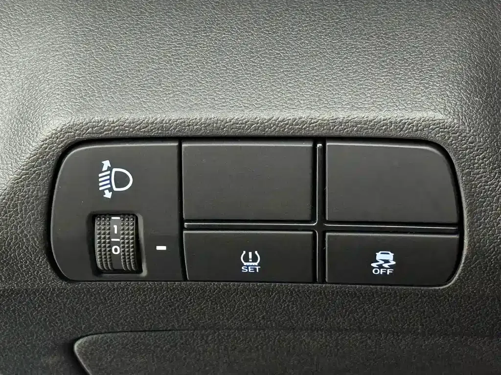 Hyundai Elantra — фото 9