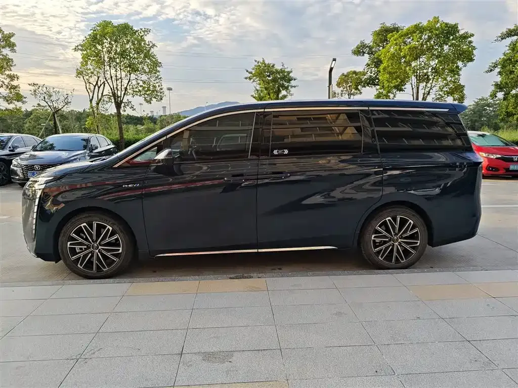 GAC Motor 传祺E8 PHEV — фото 8