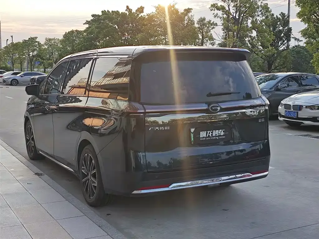 GAC Motor 传祺E8 PHEV — фото 4