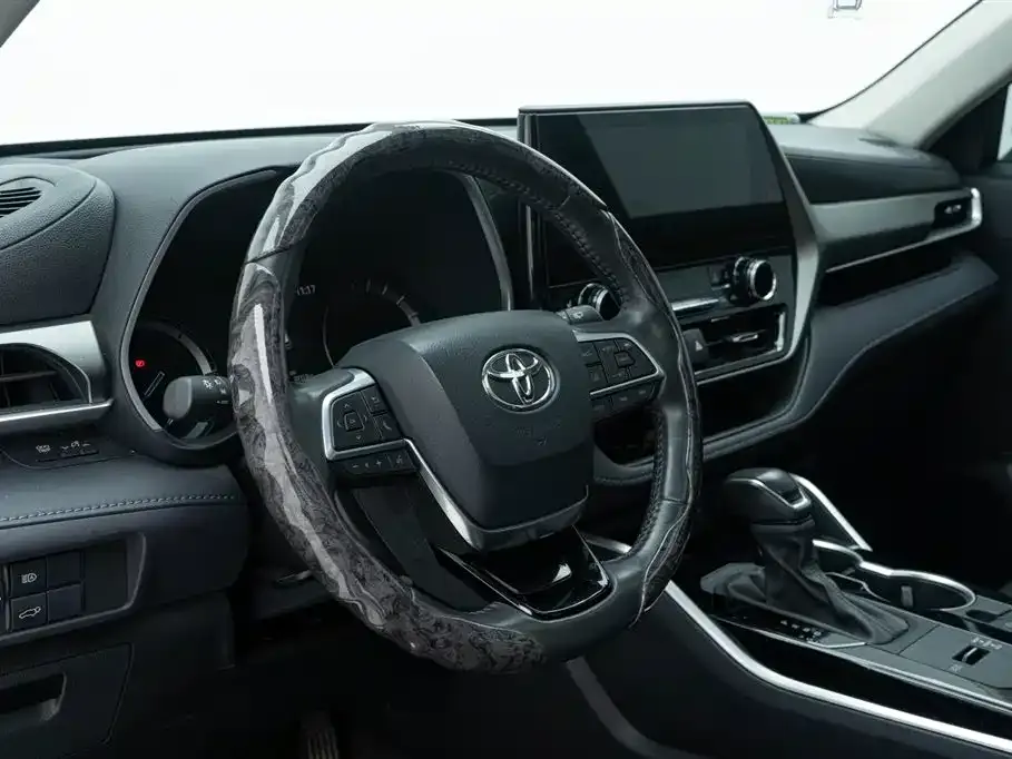 Toyota Highlander — фото 10