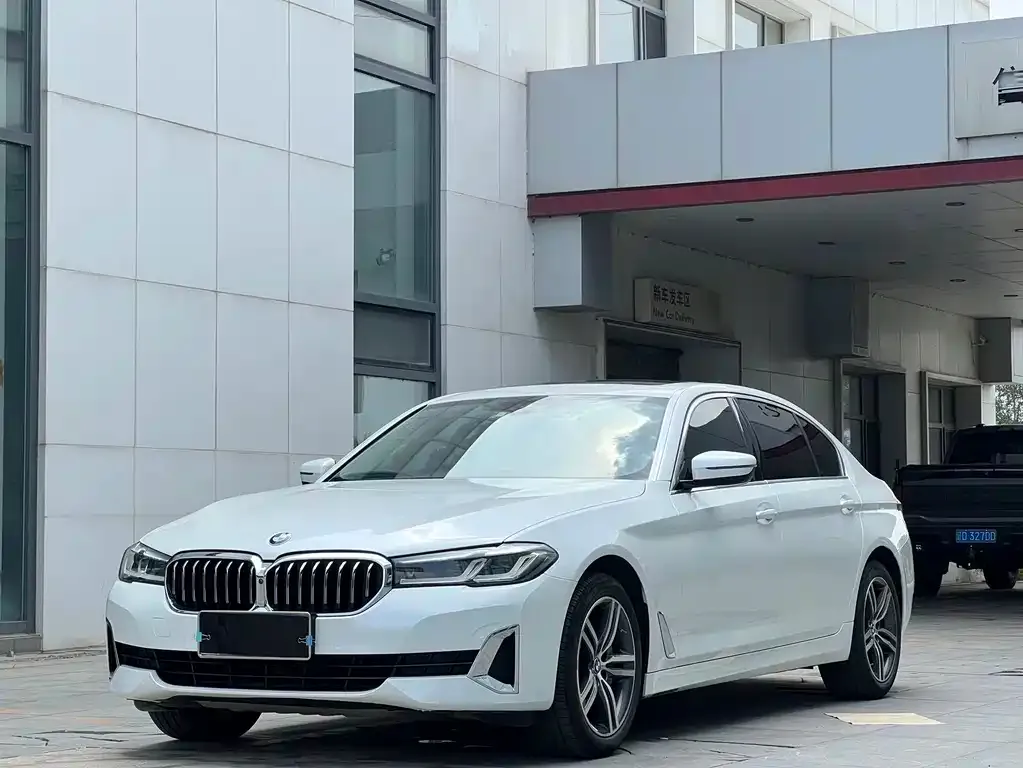 BMW 5 Series — фото 1