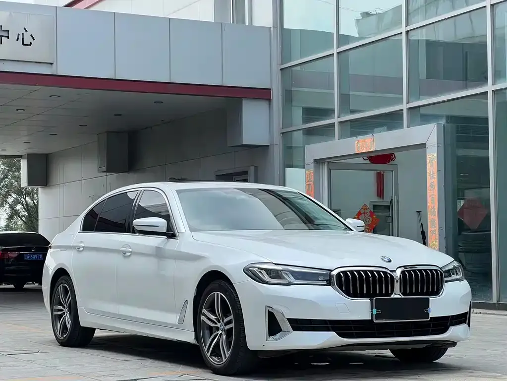 BMW 5 Series — фото 4