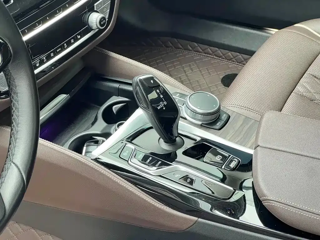 BMW 5 Series — фото 10