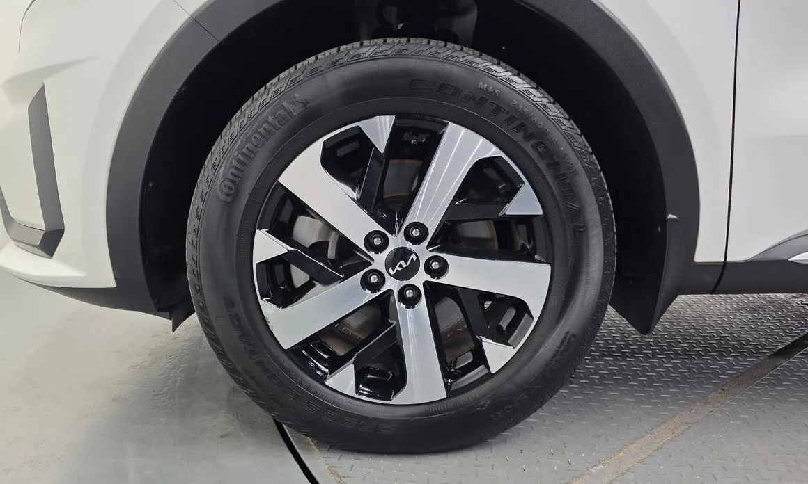 Kia Sorento — фото 7