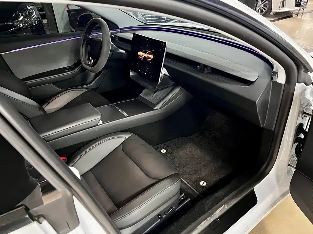 Tesla Model 3 — фото 8