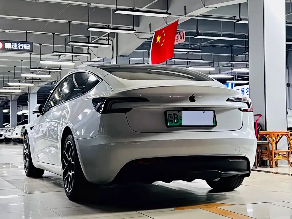 Tesla Model 3 — фото 7