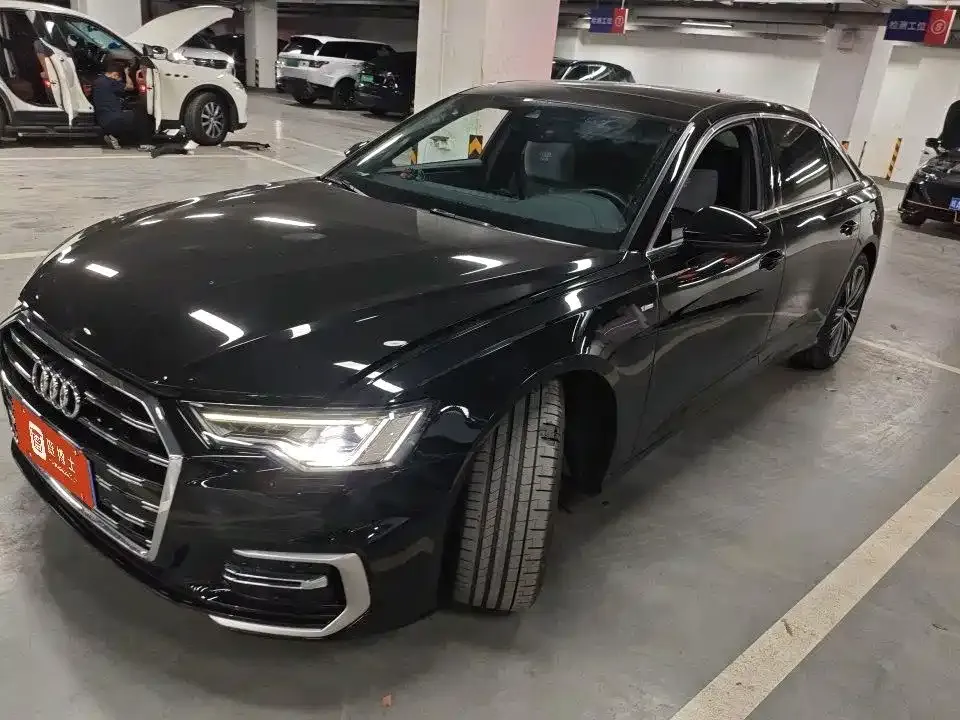 Audi A6L — фото 1