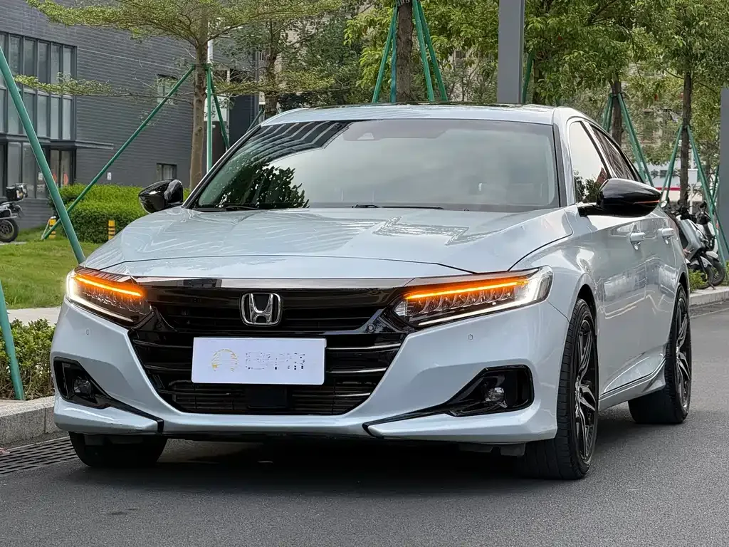 Honda Accord — фото 1