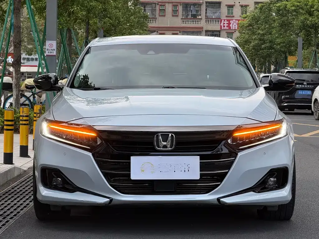 Honda Accord — фото 10