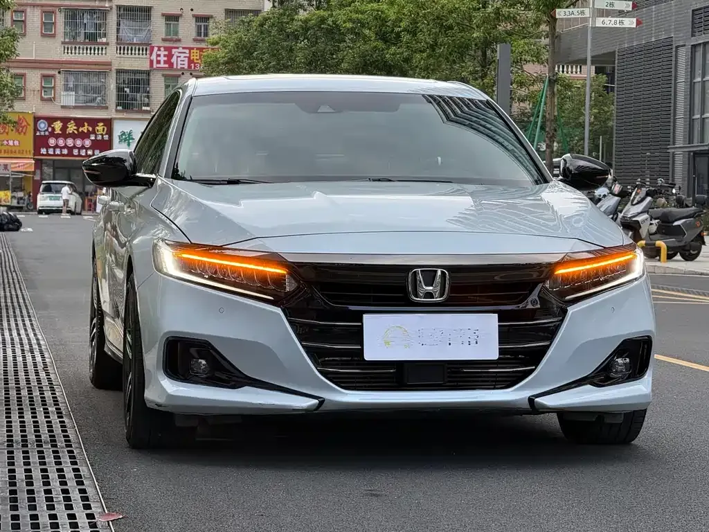 Honda Accord — фото 9