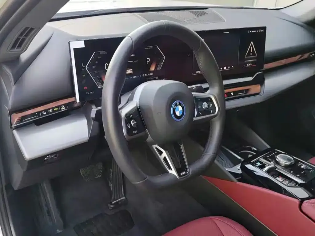 BMW i5 — фото 10