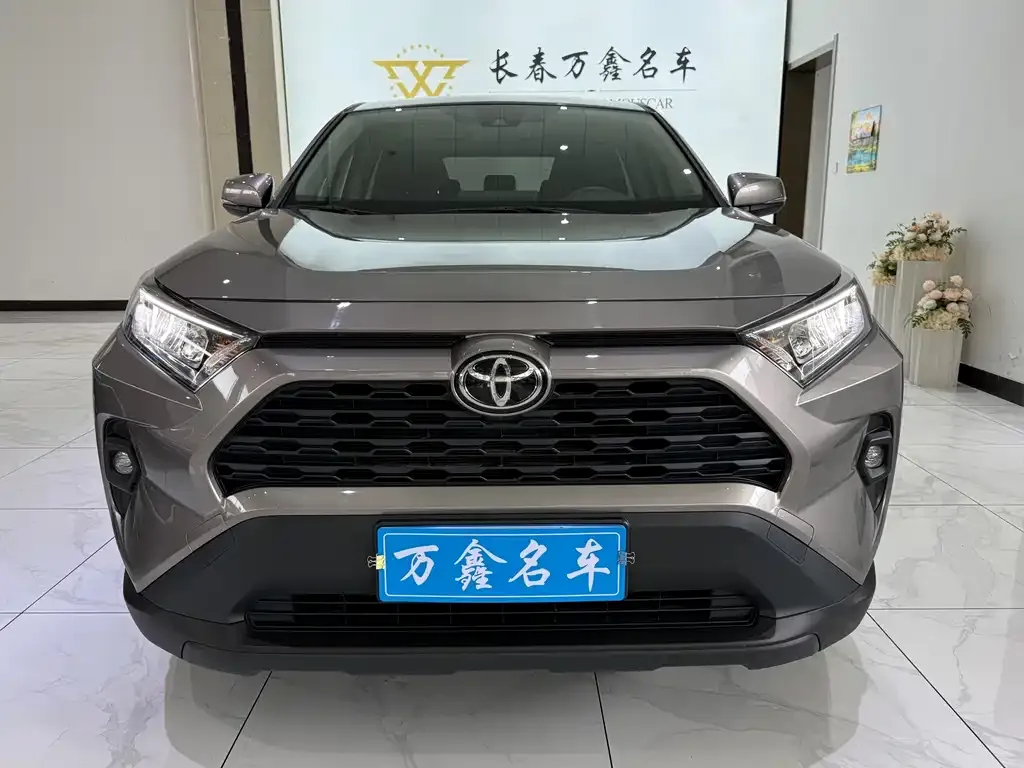 Toyota RAV4 — фото 6