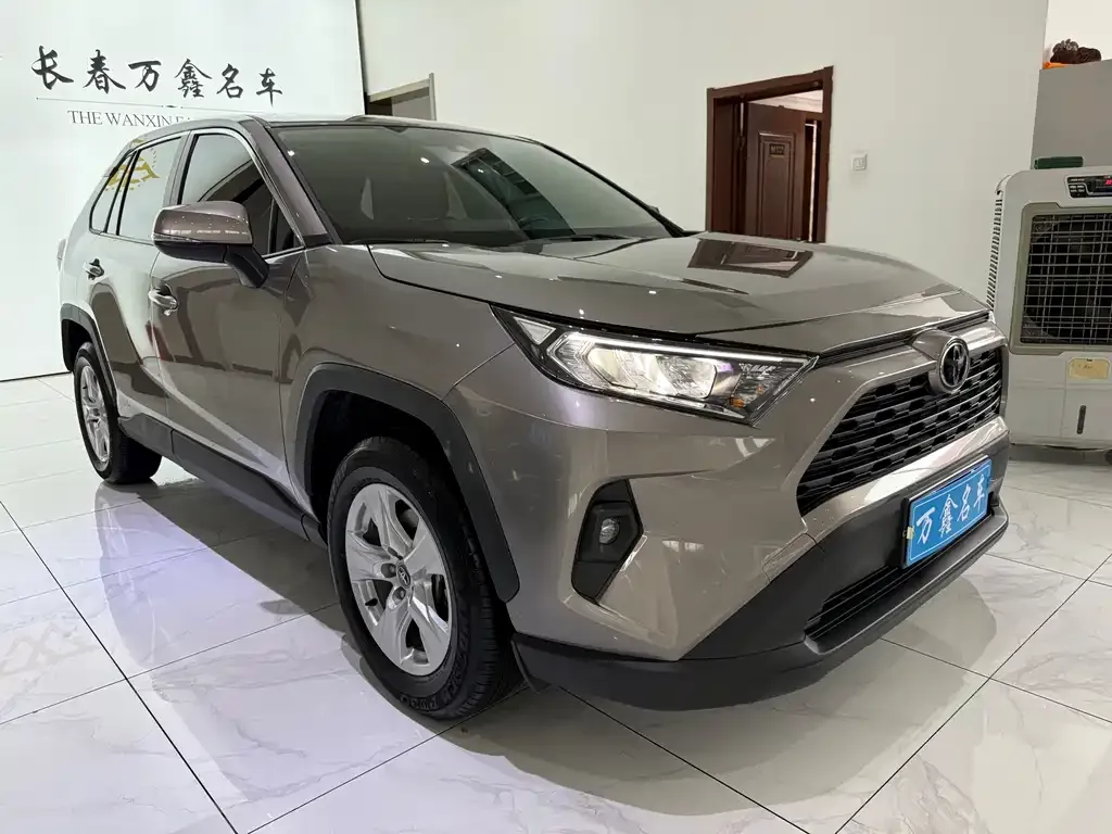 Toyota RAV4 — фото 2