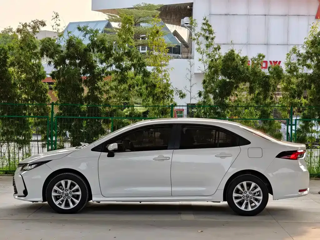 Toyota Corolla — фото 9
