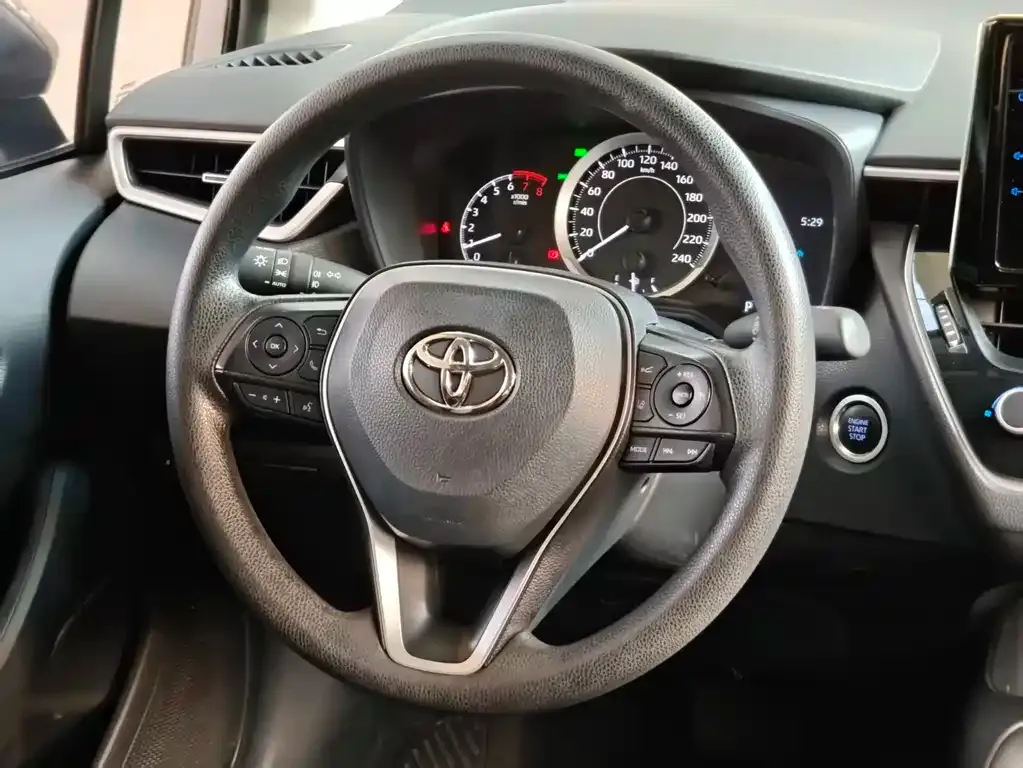 Toyota Corolla — фото 7