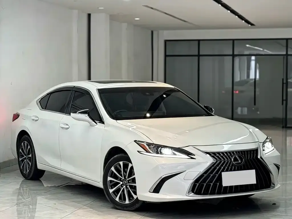 Lexus ES — фото 1