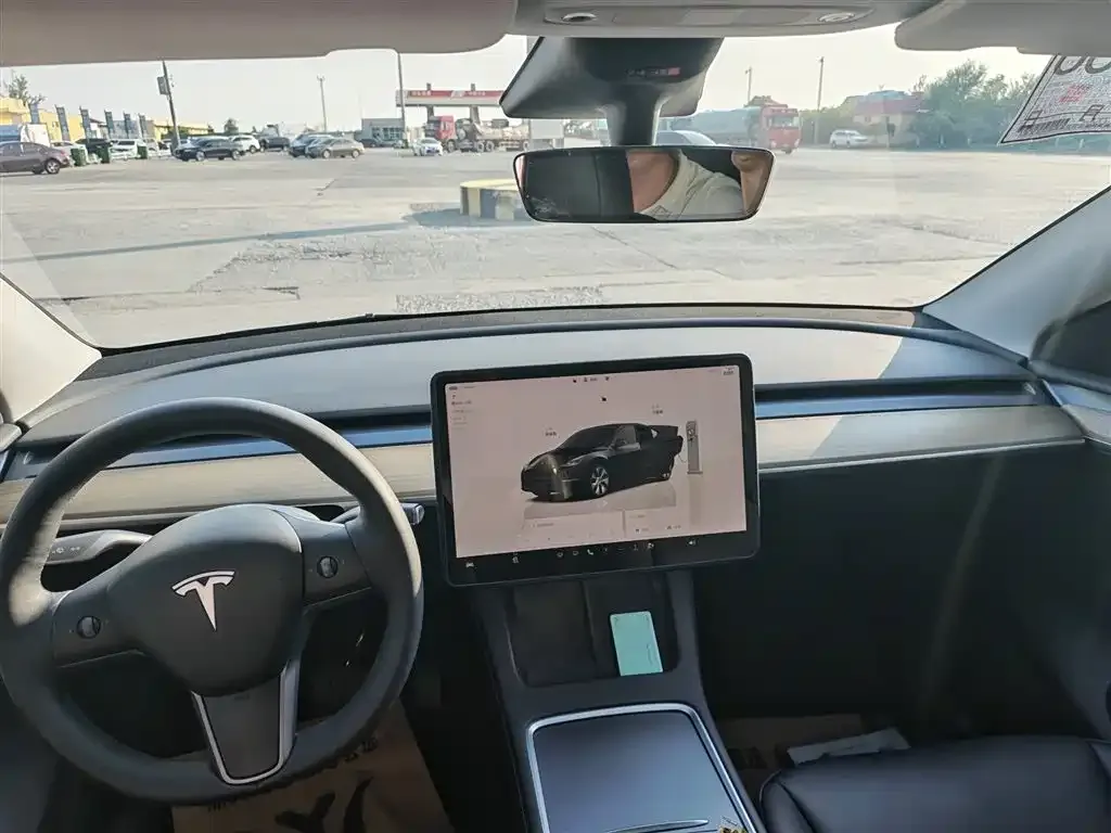 Tesla Model Y — фото 8