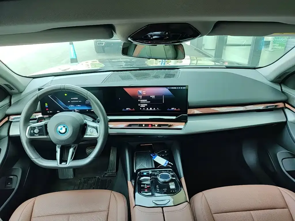BMW i5 — фото 10