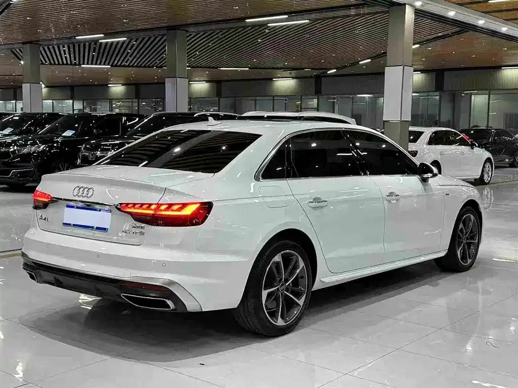 Audi A4L — фото 6