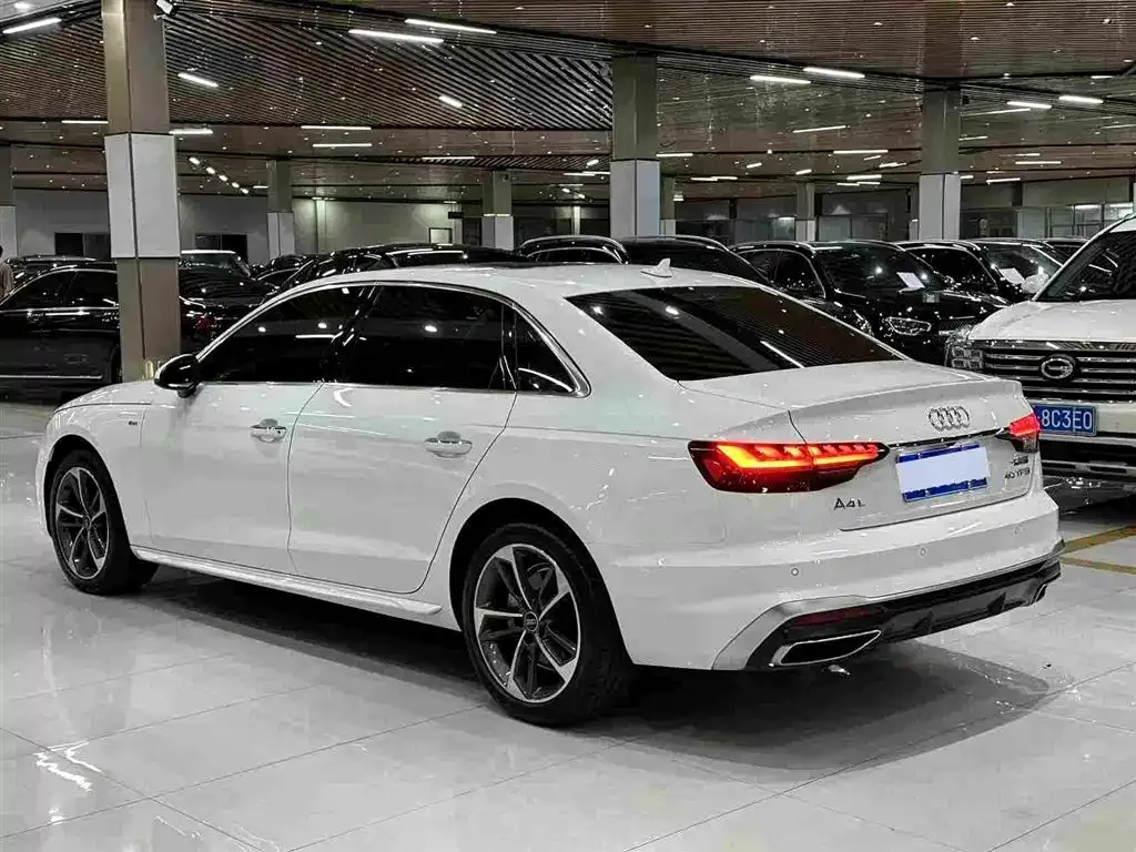 Audi A4L — фото 2