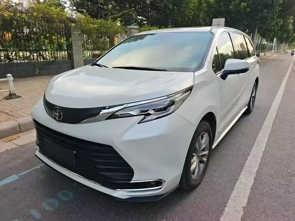 Toyota Sienna — фото 6