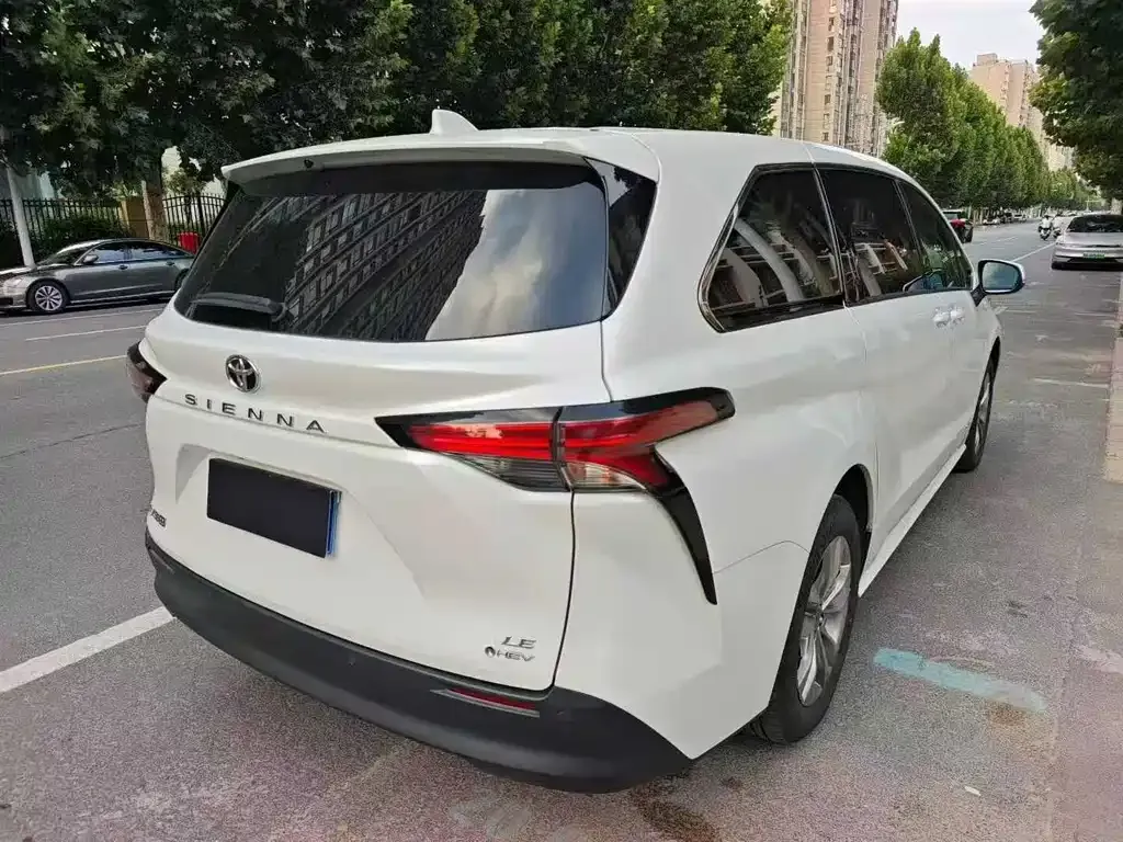 Toyota Sienna — фото 7