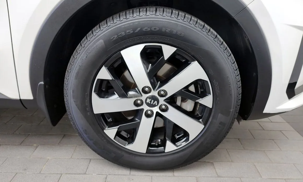 Kia Sorento — фото 7