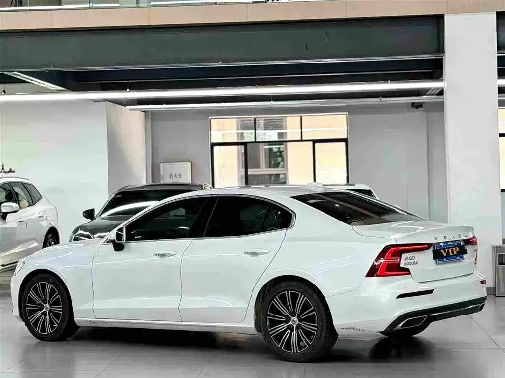 Volvo S60 — фото 6