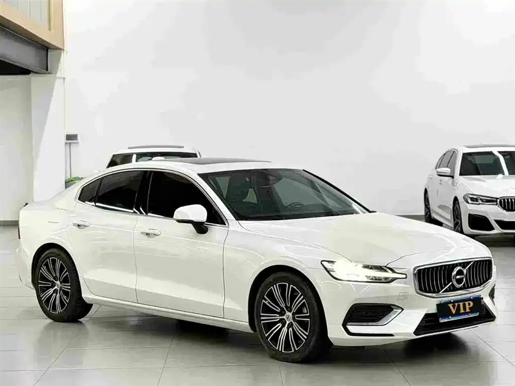 Volvo S60 — фото 5