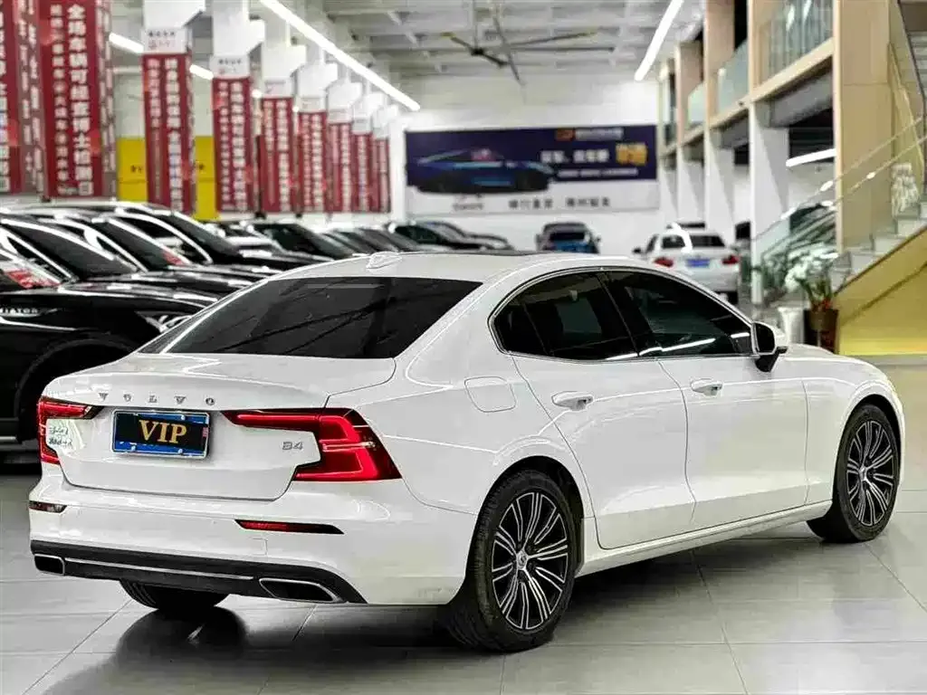 Volvo S60 — фото 4
