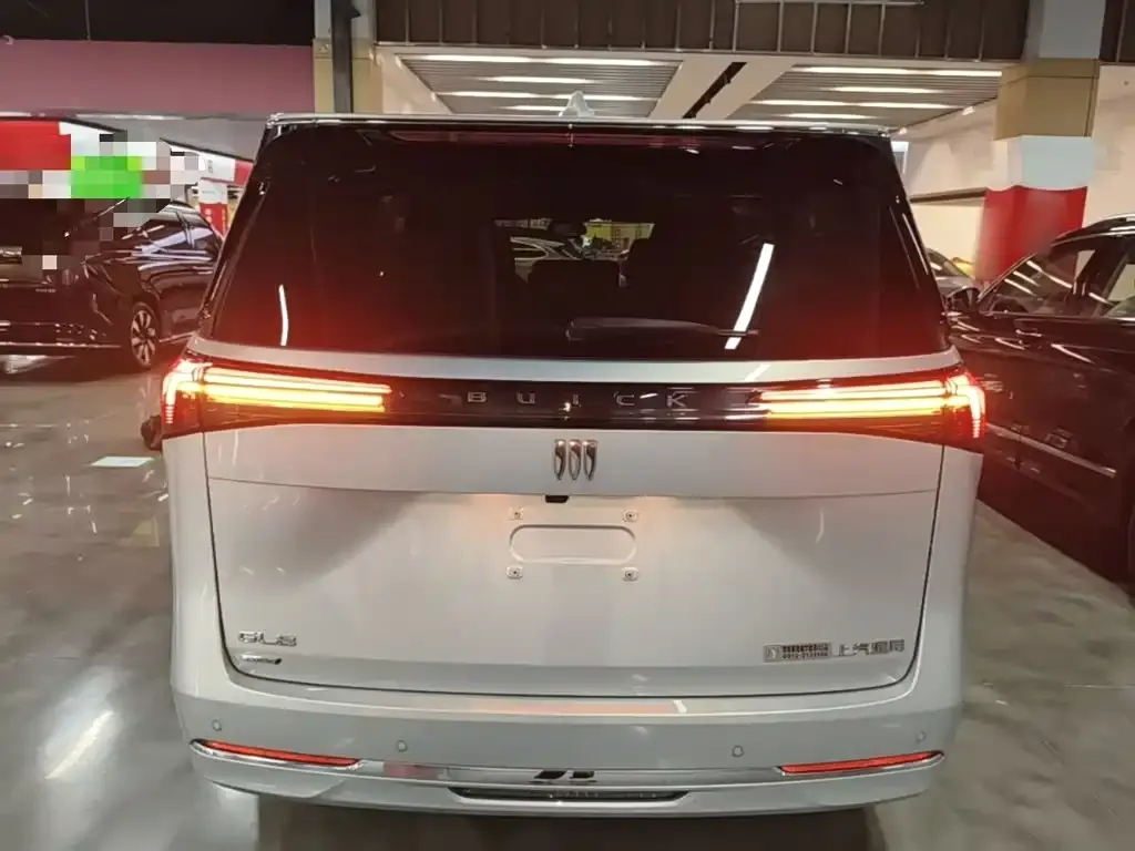 Buick GL8 Hybrid — фото 3