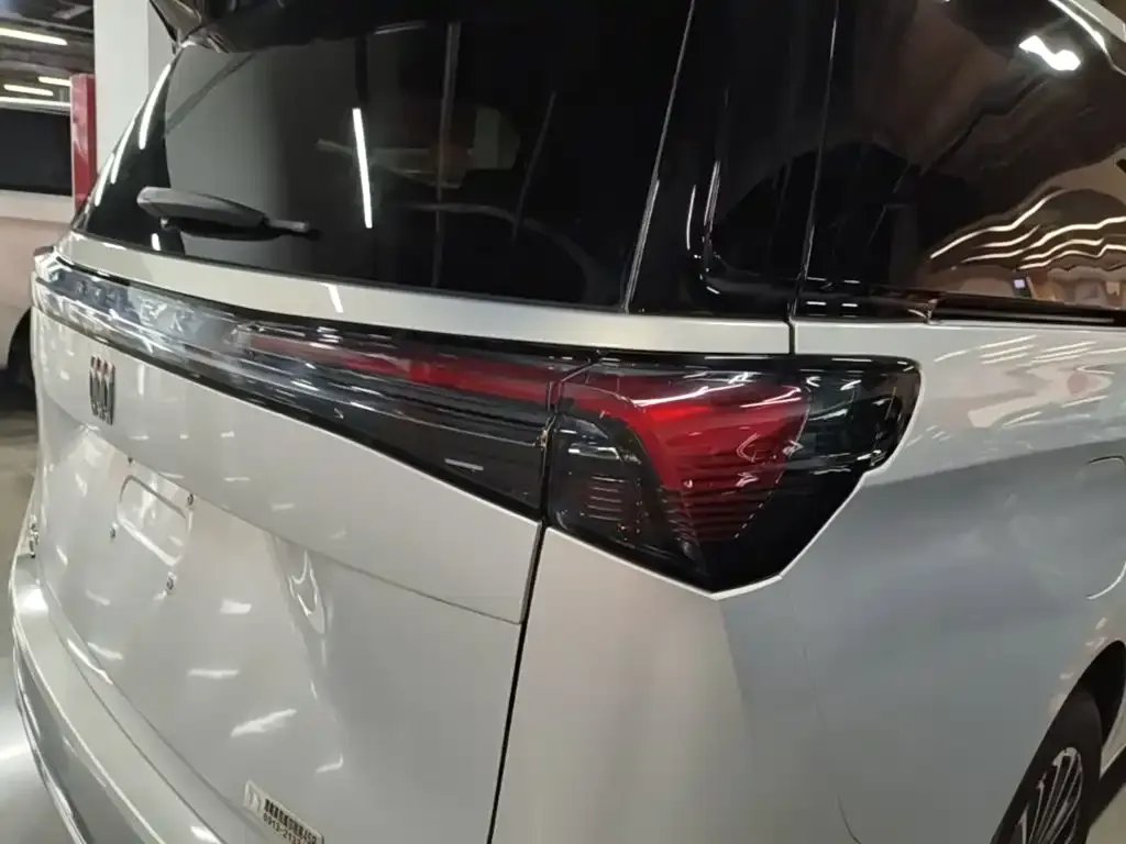 Buick GL8 Hybrid — фото 2