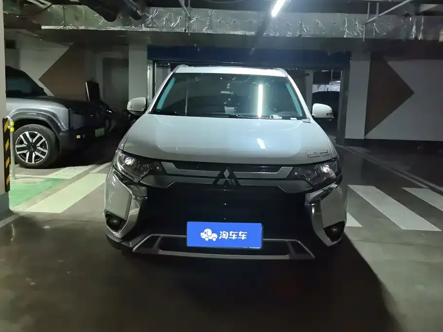 Mitsubishi Outlander — фото 4