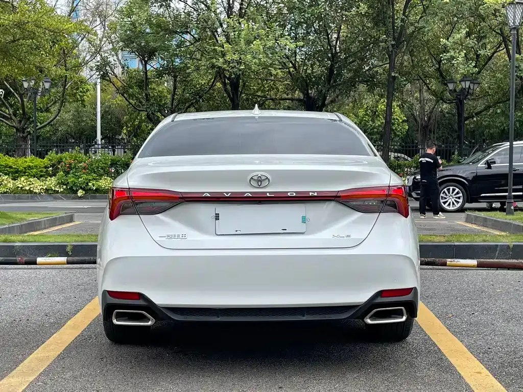 Toyota Avalon — фото 9