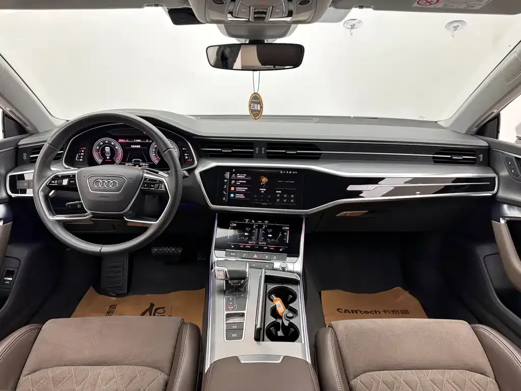 Audi A7L — фото 10